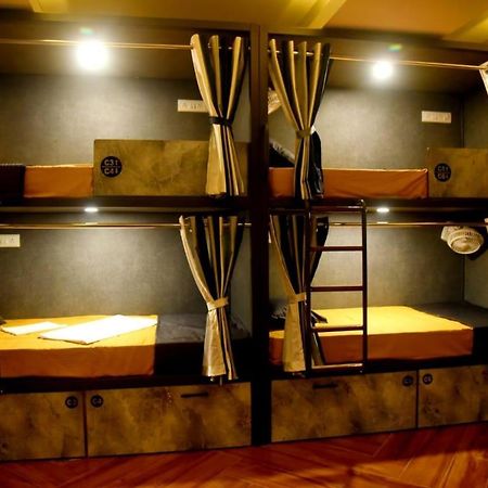 Charyana Hotel Ac Dormitory Ahmedabad Ngoại thất bức ảnh