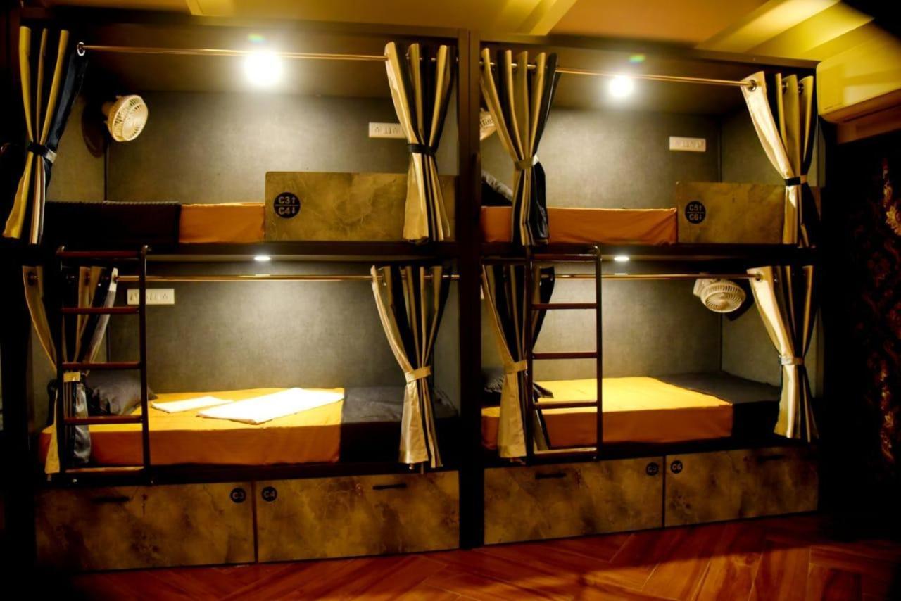 Charyana Hotel Ac Dormitory Ahmedabad Ngoại thất bức ảnh