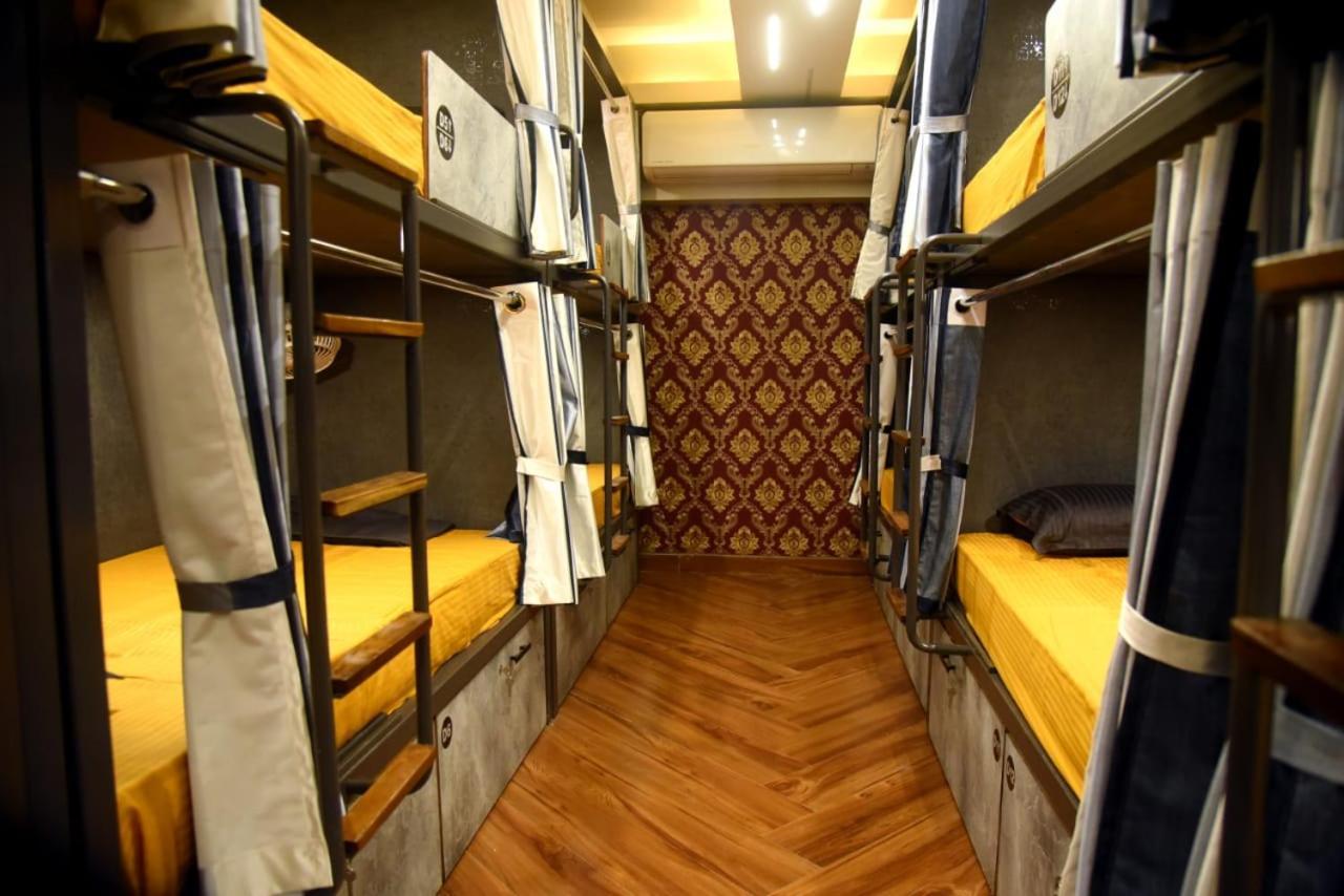Charyana Hotel Ac Dormitory Ahmedabad Ngoại thất bức ảnh