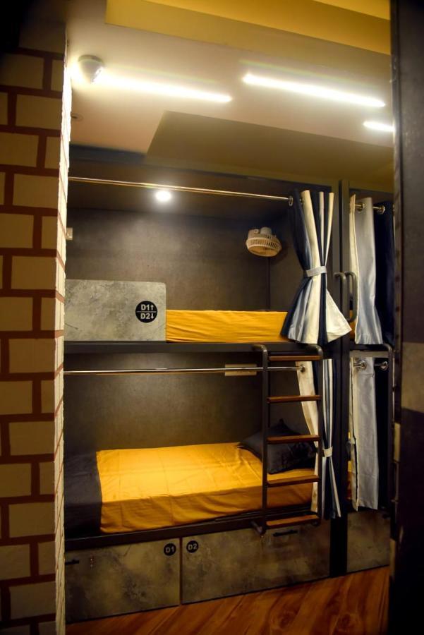 Charyana Hotel Ac Dormitory Ahmedabad Ngoại thất bức ảnh