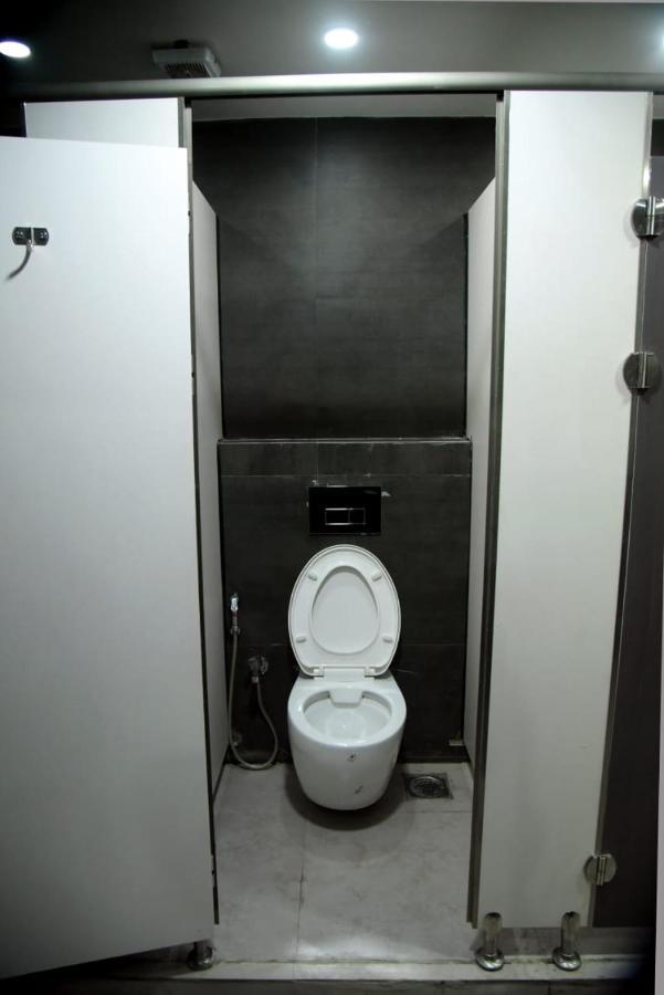 Charyana Hotel Ac Dormitory Ahmedabad Ngoại thất bức ảnh