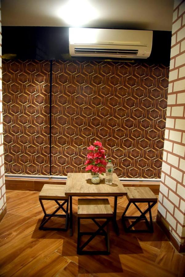 Charyana Hotel Ac Dormitory Ahmedabad Ngoại thất bức ảnh