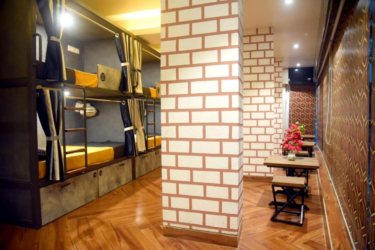 Charyana Hotel Ac Dormitory Ahmedabad Ngoại thất bức ảnh