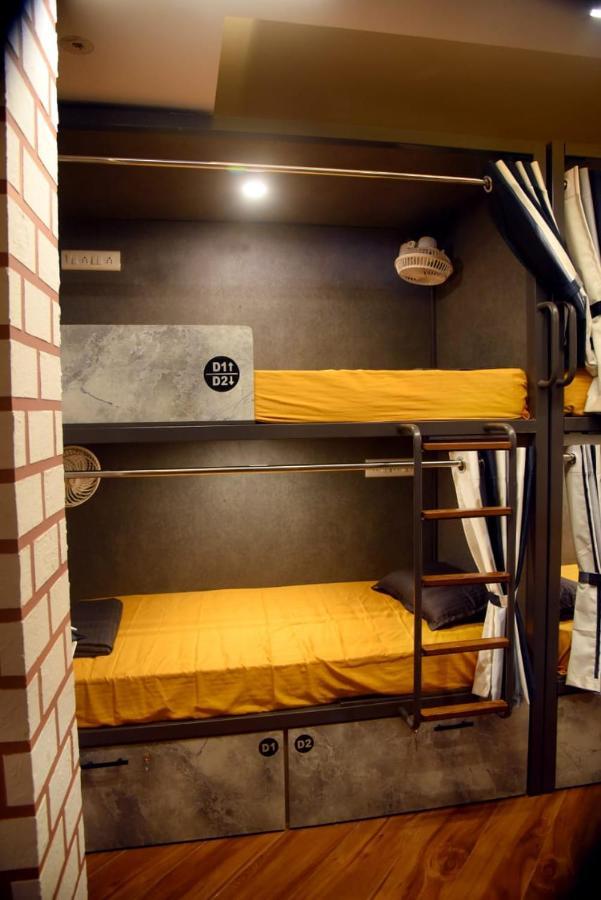 Charyana Hotel Ac Dormitory Ahmedabad Ngoại thất bức ảnh