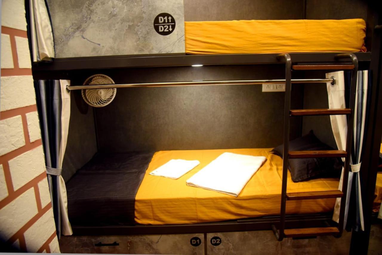 Charyana Hotel Ac Dormitory Ahmedabad Ngoại thất bức ảnh