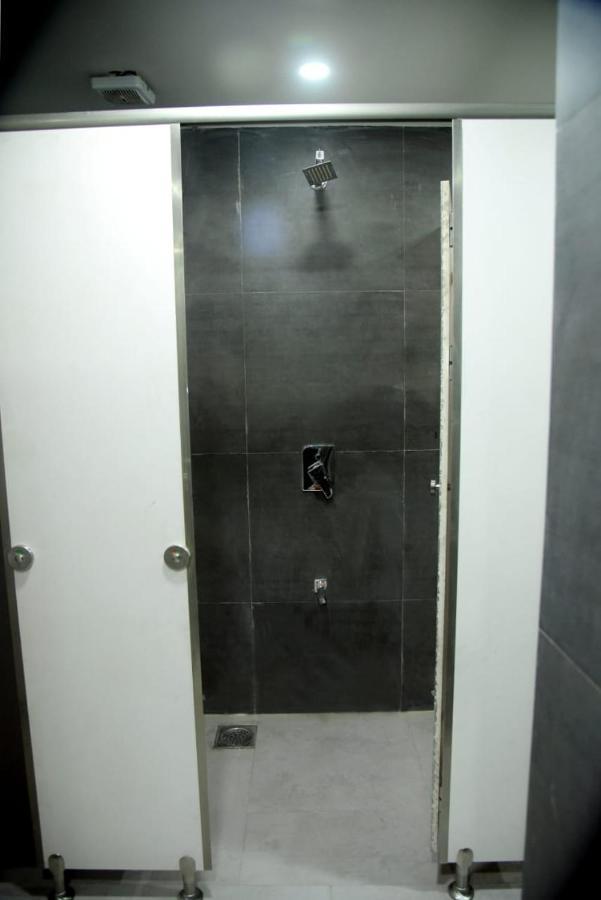 Charyana Hotel Ac Dormitory Ahmedabad Ngoại thất bức ảnh